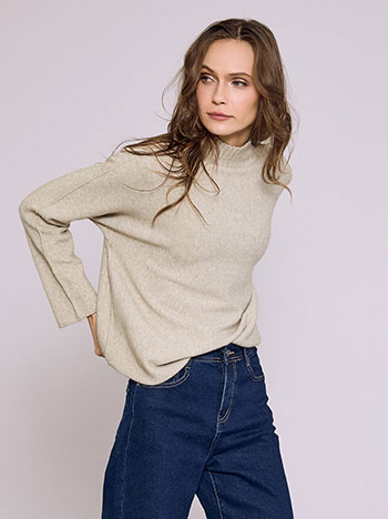 Πουλόβερ με απαλή υφή σε μπεζ σκούρο