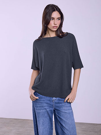 Top with open crew neckline in dark blue