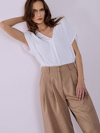 Top with pleat in white