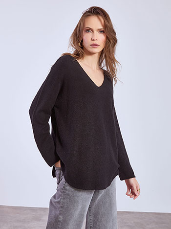 Πουλόβερ με V λαιμόκοψη σε μαύρο