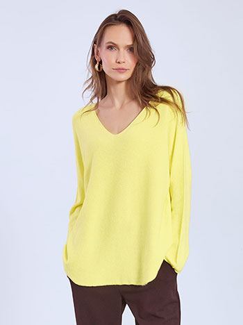 Sweater with V neckline in yellow