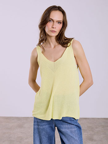 Knitted top in yellow