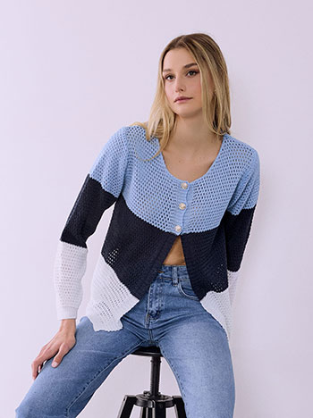 Ζακέτα με άνοιγμα μπροστά σε γαλάζιο