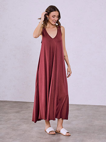 Maxi dress with round hemline in wine red
