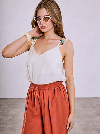 Top with decorative stones in off white