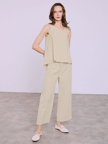 Σετ με ασύμμετρο τοπ και crop παντελόνα σε μπεζ