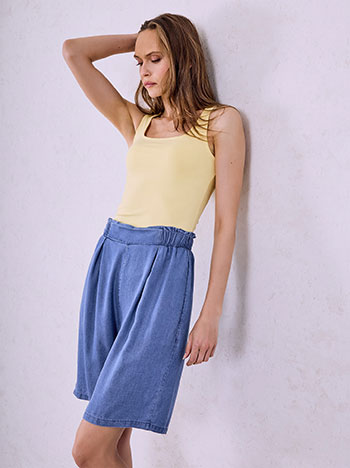 Denim like shorts with pleats in light blue