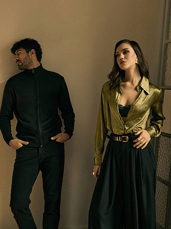 Πουκάμισο σατέν με ανάγλυφο ύφασμα σε λαδί