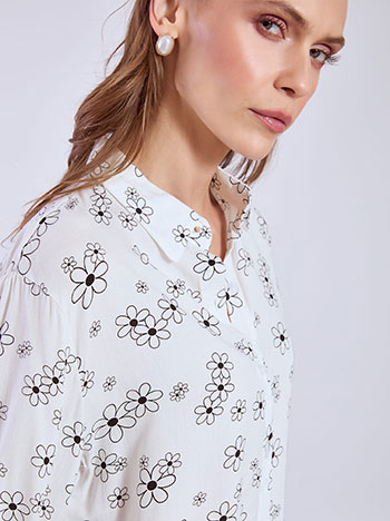 Πουκάμισο με λουλούδια σε λευκό