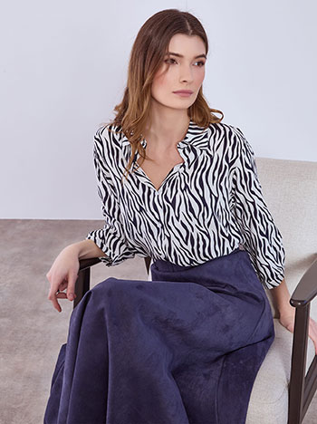 Shirt with zebra print in dark blue