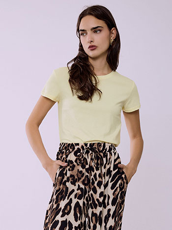 T-shirt monochrome with cotton in light yellow