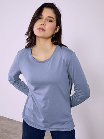 Top monochrome with cotton in rough blue