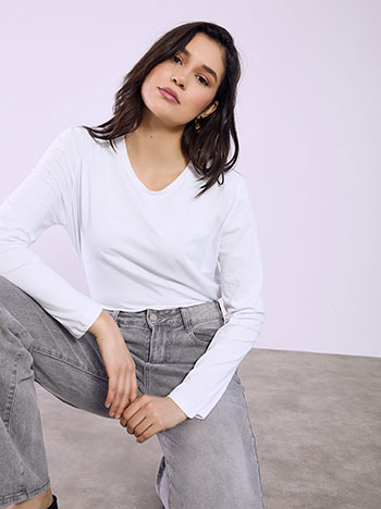 Top monochrome with cotton in white