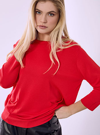 Top knitted in red