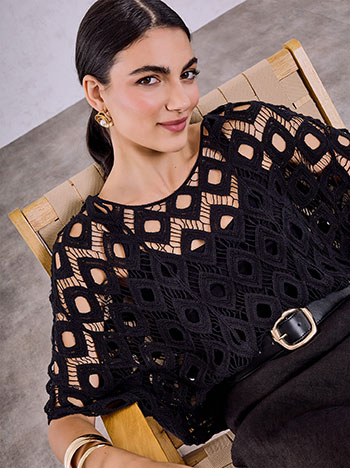 Crochet top with cotton in black