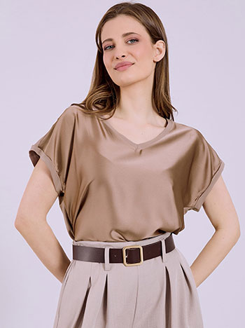 Top with contrast fabric in light brown