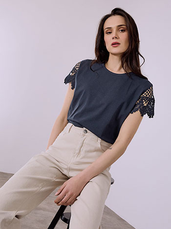 Μπλούζα με μανίκι απο δαντέλα σε σκούρο μπλε