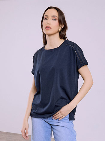 Top embroderie in dark blue