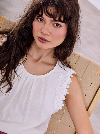 Top with pleats in off white