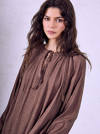 Maxi dress with textured details in brown