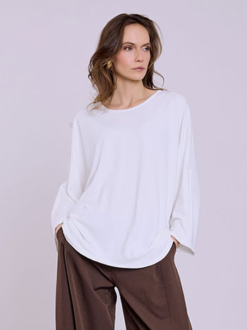 Top with rolled up sleeves in off white