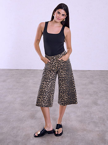 Leopard jorts in brown