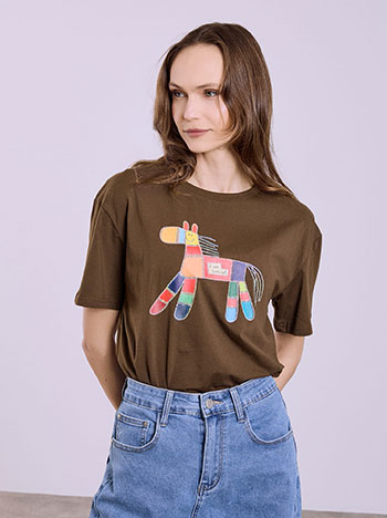 T-shirt with graphic print and strass in brown