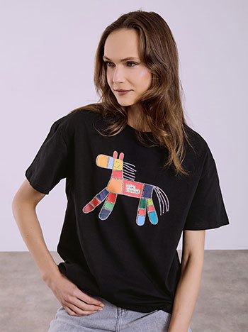 T-shirt με στάμπα και strass σε μαύρο