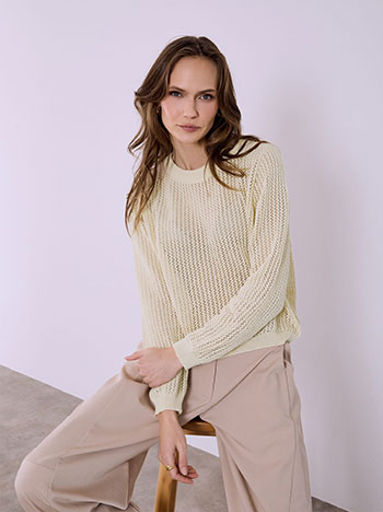 Top perforated knitted in beige