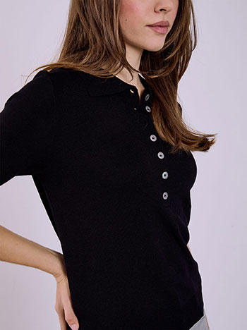 Τοπ με κλασικό γιακά σε μαύρο