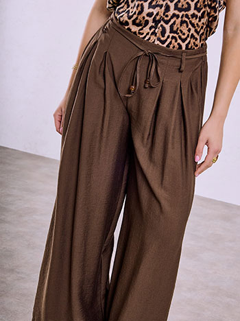 High-waisted pleated trousers in brown