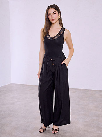 High-waisted pleated trousers in black