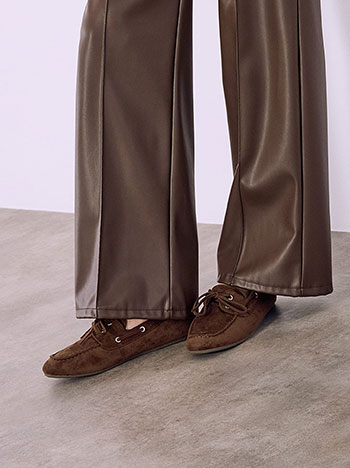 Loafers with tie in brown