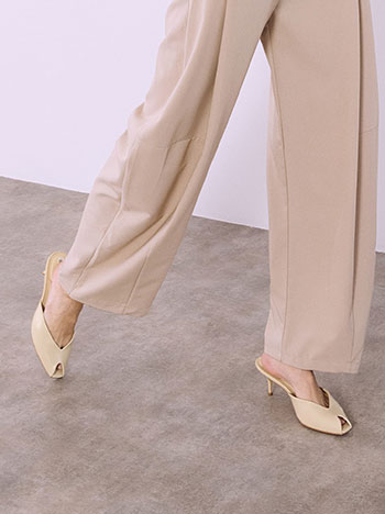 Γόβες peep toe σε μπεζ