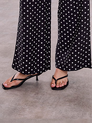 Low heel strappy sandals in black