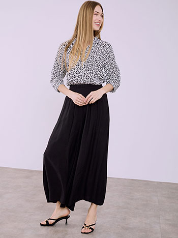 Wide leg trousers with elastic hemline in black