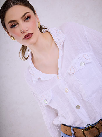 Πουκάμισο λινό με τσέπες σε λευκό