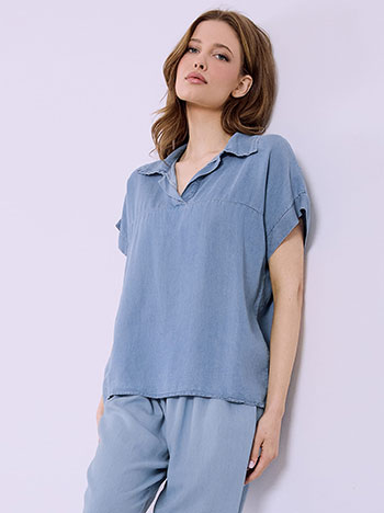 Μπλούζα με γιακά σε μπλε ανοιχτό