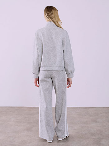 Σετ φόρμας με ρίγες σε γκρι