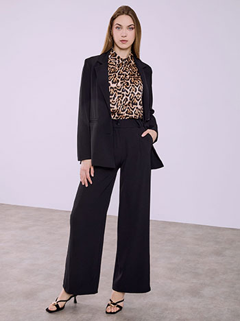 Monochrome wide leg trousers with pleats in black