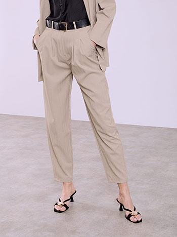 Παντελόνι με πιέτες σε καφέ ανοιχτό