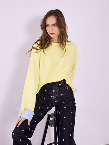 Φούτερ με ριγέ λεπτομέρειες σε κίτρινο