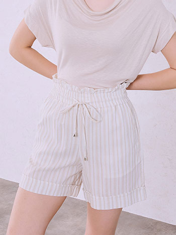 Σορτς ριγέ σε μπεζ