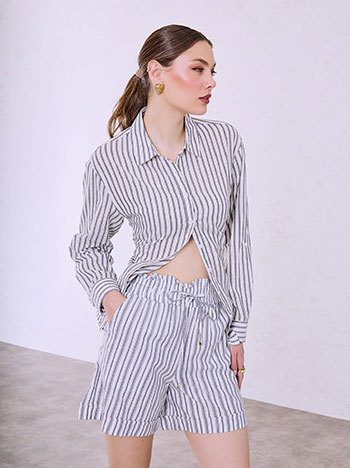 Σορτς ριγέ σε σκούρο μπλε