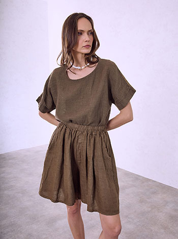 Linen shorts with pleats in brown