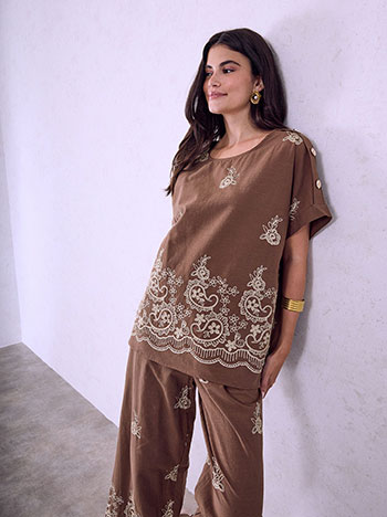 Top and wide leg trousers set in brown