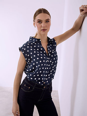 Sleeveless polka dot shirt in dark blue