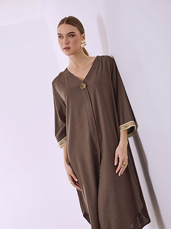 Φόρεμα με καμπύλη στο τελείωμα σε καφέ