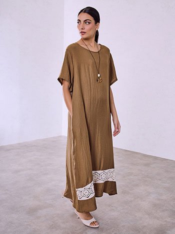 Dress with necklace in brown