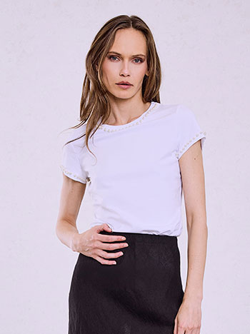 T-shirt with pearls in white